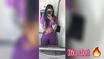 Bia, Một Cô Gái Tóc Nâu Nóng Bỏng Và Dâm Đãng, Thỏa Mãn Bản Thân Trên Xe Buýt