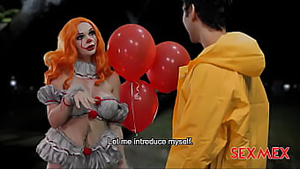 Les Gros Seins Naturels Et Les Gros Seins D'Emily Thorne Font Une Fellation Dans Le Spécial D'Halloween