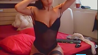 Sıcak Diva19'Un Webcam Şovu Amatör Porno Hayranları Için Mutlaka Görülmesi Gereken Bir Şey