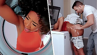 Misty Stone'Un Büyük Poposu Cowgirl Pozisyonunda Zıplıyor