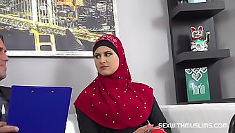 Milf Árabe Con Hijab Da Una Mamada Impresionante