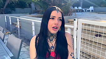 Los Tatuajes Y Piercings De Laeticia Realzan Su Atractivo Sensual En Este Vídeo Caliente